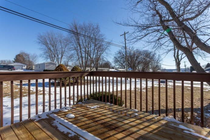 108 Smoke Signal, EAST DUBUQUE, Illinois 61025, 4 Bedrooms Bedrooms, ,2 BathroomsBathrooms,House,For Sale,Smoke Signal,202602470