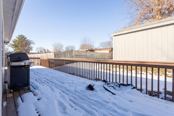 108 Smoke Signal, EAST DUBUQUE, Illinois 61025, 4 Bedrooms Bedrooms, ,2 BathroomsBathrooms,House,For Sale,Smoke Signal,202602470