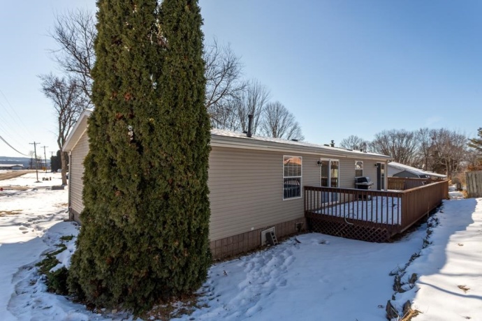 108 Smoke Signal, EAST DUBUQUE, Illinois 61025, 4 Bedrooms Bedrooms, ,2 BathroomsBathrooms,House,For Sale,Smoke Signal,202602470