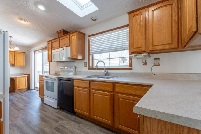 108 Smoke Signal, EAST DUBUQUE, Illinois 61025, 4 Bedrooms Bedrooms, ,2 BathroomsBathrooms,House,For Sale,Smoke Signal,202602470