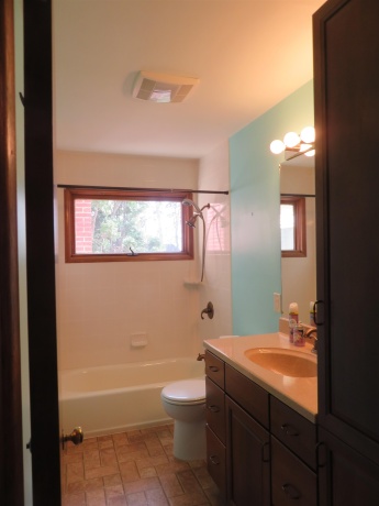 1541 LA CRESTA, FREEPORT, Illinois 61032, 3 Bedrooms Bedrooms, ,1 BathroomBathrooms,House,For Sale,LA CRESTA,202601642