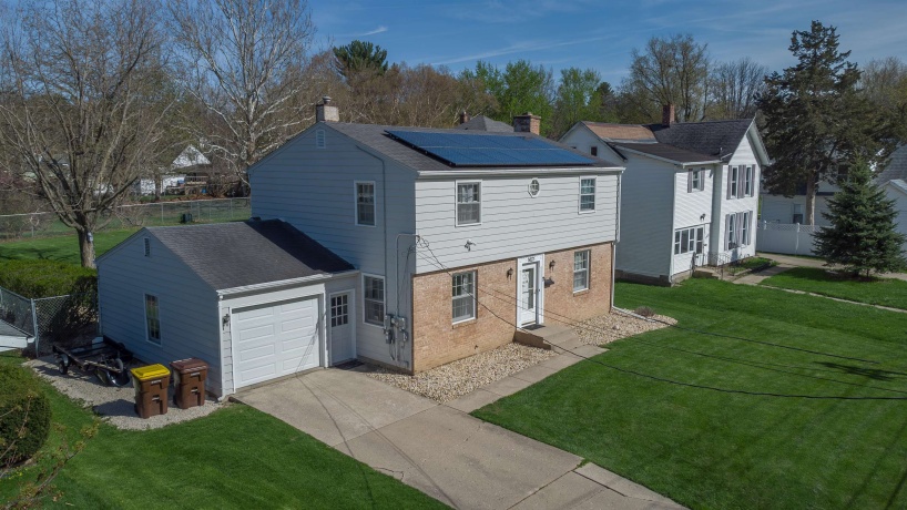 1437 Walnut, FREEPORT, Illinois 61032, 3 Bedrooms Bedrooms, ,1 BathroomBathrooms,House,For Sale,Walnut,202602203