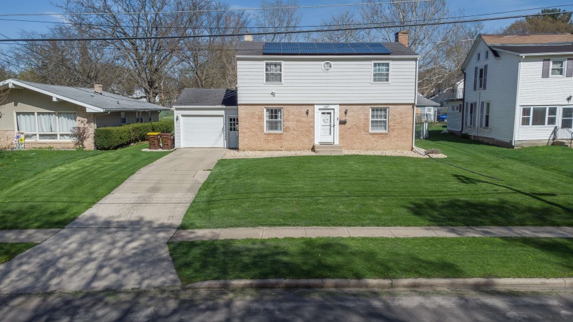 1437 Walnut, FREEPORT, Illinois 61032, 3 Bedrooms Bedrooms, ,1 BathroomBathrooms,House,For Sale,Walnut,202602203