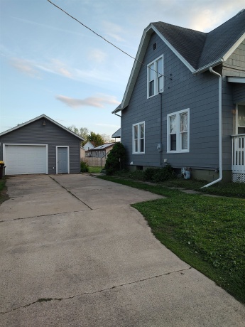 715 3rd, BELVIDERE, Illinois 61008, 3 Bedrooms Bedrooms, ,1 BathroomBathrooms,House,For Sale,3rd,202602473