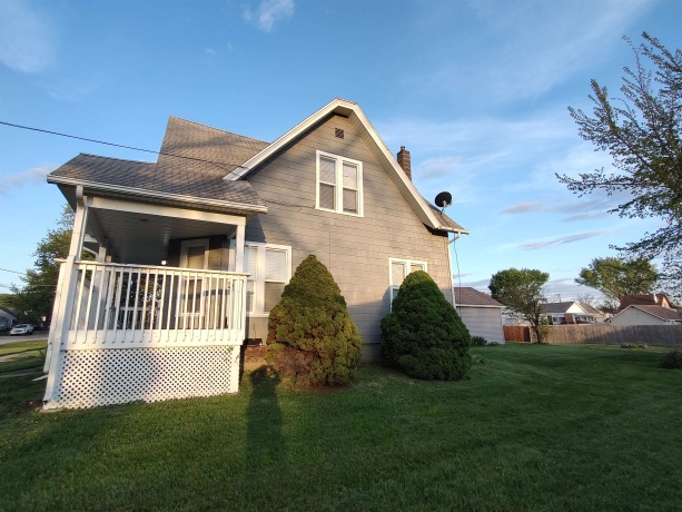 715 3rd, BELVIDERE, Illinois 61008, 3 Bedrooms Bedrooms, ,1 BathroomBathrooms,House,For Sale,3rd,202602473