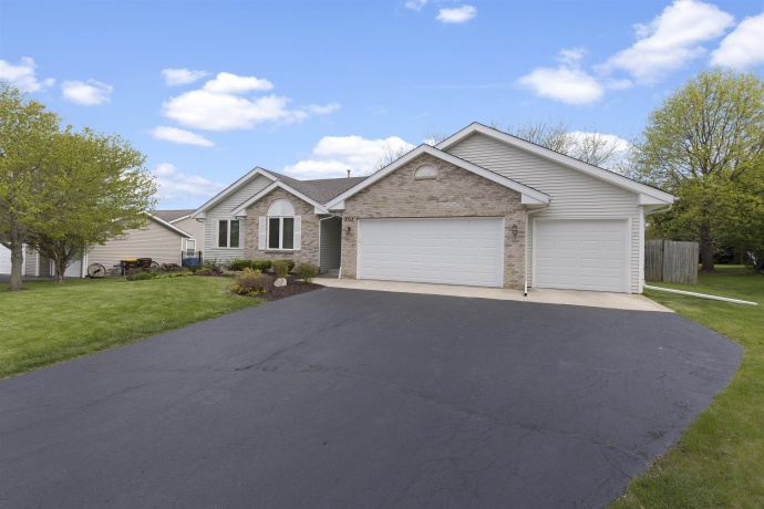 207 Sherman, POPLAR GROVE, Illinois 61065, 3 Bedrooms Bedrooms, ,2 BathroomsBathrooms,House,For Sale,Sherman,202602476