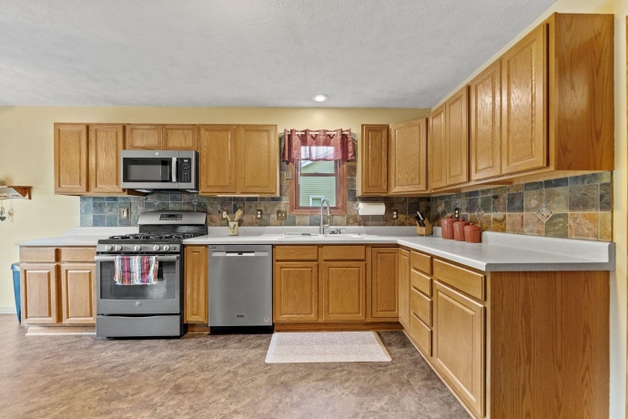 211 CARSON, POPLAR GROVE, Illinois 61065, 3 Bedrooms Bedrooms, ,3 BathroomsBathrooms,House,For Sale,CARSON,202602479