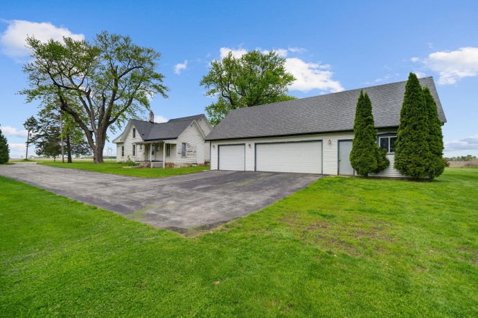 8162 Perryville, CHERRY VALLEY, Illinois 61016, 2 Bedrooms Bedrooms, ,1 BathroomBathrooms,House,For Sale,Perryville,202602481