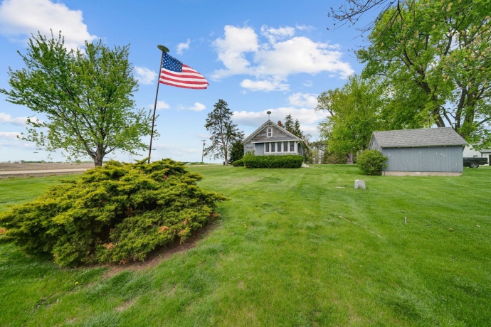 8162 Perryville, CHERRY VALLEY, Illinois 61016, 2 Bedrooms Bedrooms, ,1 BathroomBathrooms,House,For Sale,Perryville,202602481