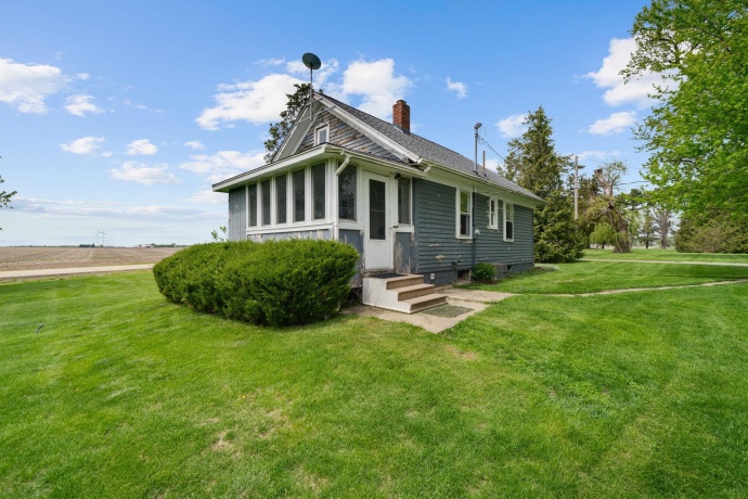8162 Perryville, CHERRY VALLEY, Illinois 61016, 2 Bedrooms Bedrooms, ,1 BathroomBathrooms,House,For Sale,Perryville,202602481