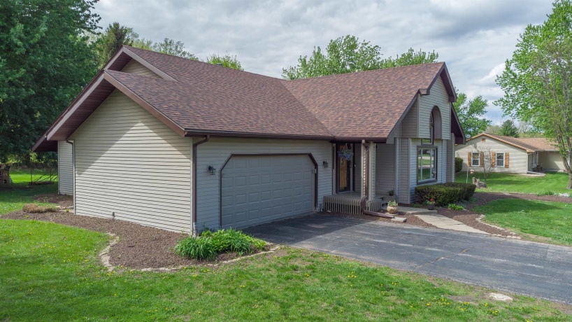 4973 Lawnside, BYRON, Illinois 61010, 3 Bedrooms Bedrooms, ,2 BathroomsBathrooms,House,For Sale,Lawnside,202602483