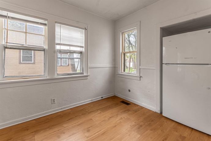 2012 17th, ROCKFORD, Illinois 61104, 2 Bedrooms Bedrooms, ,1 BathroomBathrooms,House,For Sale,17th,202602491