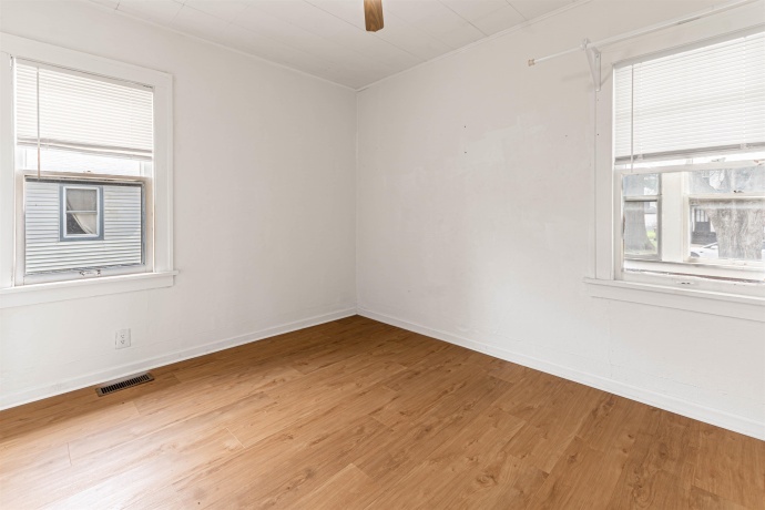 2012 17th, ROCKFORD, Illinois 61104, 2 Bedrooms Bedrooms, ,1 BathroomBathrooms,House,For Sale,17th,202602491