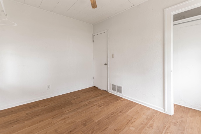 2012 17th, ROCKFORD, Illinois 61104, 2 Bedrooms Bedrooms, ,1 BathroomBathrooms,House,For Sale,17th,202602491