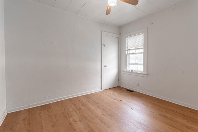 2012 17th, ROCKFORD, Illinois 61104, 2 Bedrooms Bedrooms, ,1 BathroomBathrooms,House,For Sale,17th,202602491