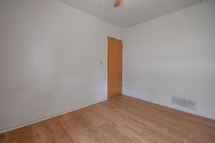2012 17th, ROCKFORD, Illinois 61104, 2 Bedrooms Bedrooms, ,1 BathroomBathrooms,House,For Sale,17th,202602491