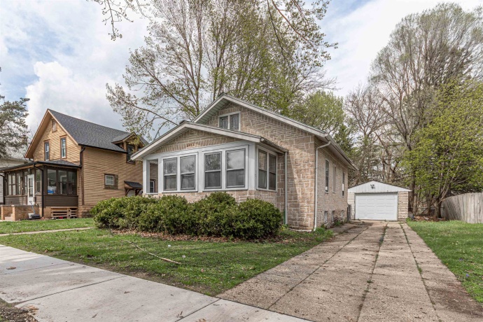 2012 17th, ROCKFORD, Illinois 61104, 2 Bedrooms Bedrooms, ,1 BathroomBathrooms,House,For Sale,17th,202602491