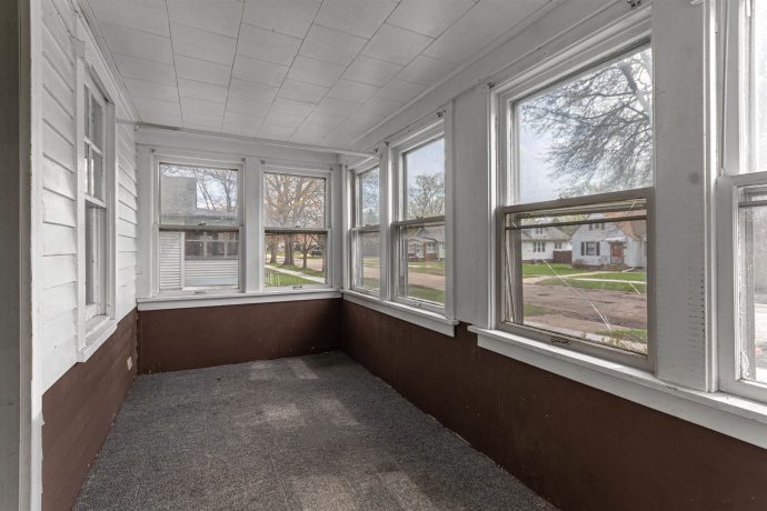 2012 17th, ROCKFORD, Illinois 61104, 2 Bedrooms Bedrooms, ,1 BathroomBathrooms,House,For Sale,17th,202602491