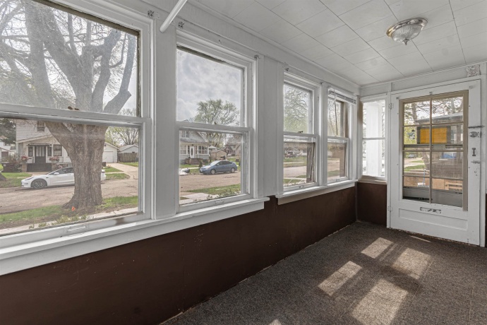 2012 17th, ROCKFORD, Illinois 61104, 2 Bedrooms Bedrooms, ,1 BathroomBathrooms,House,For Sale,17th,202602491