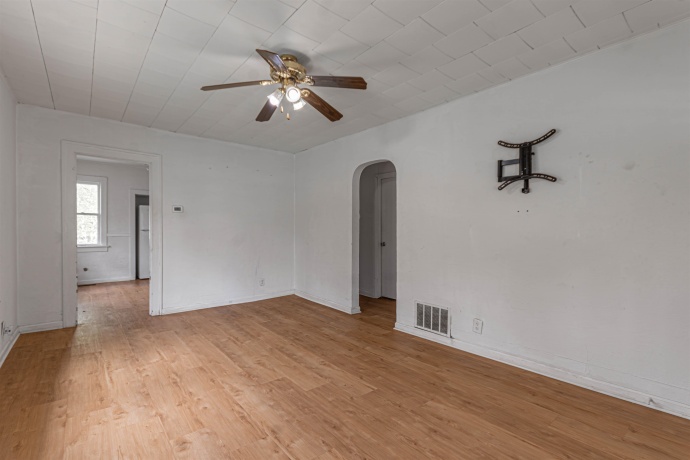 2012 17th, ROCKFORD, Illinois 61104, 2 Bedrooms Bedrooms, ,1 BathroomBathrooms,House,For Sale,17th,202602491