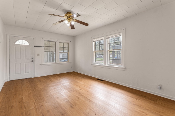 2012 17th, ROCKFORD, Illinois 61104, 2 Bedrooms Bedrooms, ,1 BathroomBathrooms,House,For Sale,17th,202602491