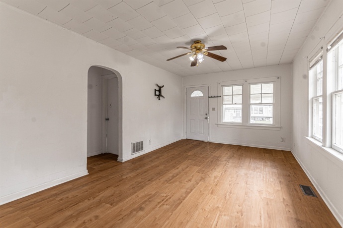 2012 17th, ROCKFORD, Illinois 61104, 2 Bedrooms Bedrooms, ,1 BathroomBathrooms,House,For Sale,17th,202602491