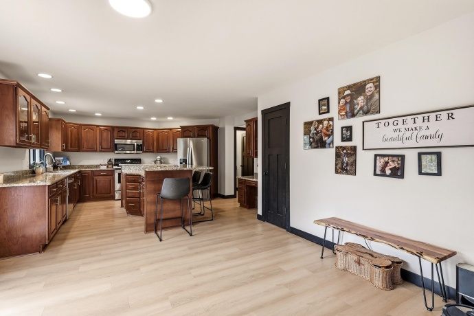 71 Ford, EAST DUBUQUE, Illinois 61025, 5 Bedrooms Bedrooms, ,3 BathroomsBathrooms,House,For Sale,Ford,202602492