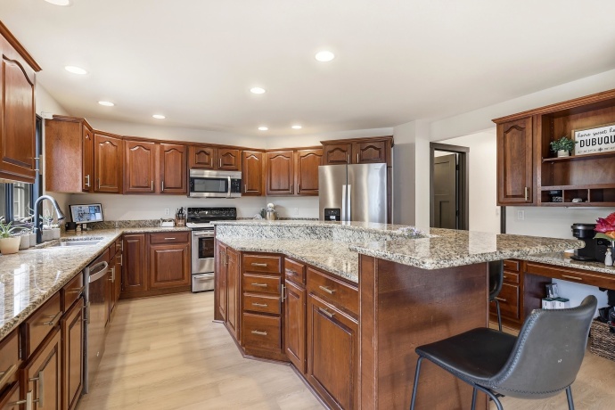 71 Ford, EAST DUBUQUE, Illinois 61025, 5 Bedrooms Bedrooms, ,3 BathroomsBathrooms,House,For Sale,Ford,202602492