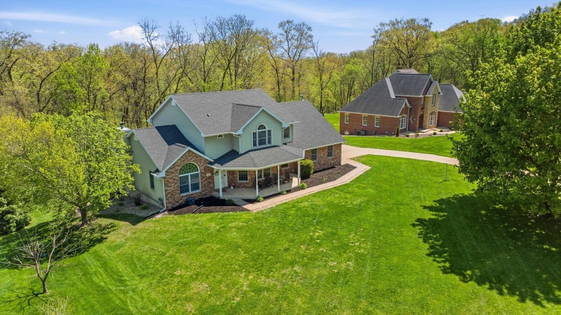 71 Ford, EAST DUBUQUE, Illinois 61025, 5 Bedrooms Bedrooms, ,3 BathroomsBathrooms,House,For Sale,Ford,202602492