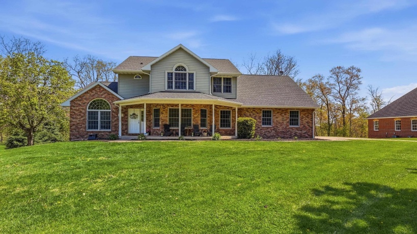 71 Ford, EAST DUBUQUE, Illinois 61025, 5 Bedrooms Bedrooms, ,3 BathroomsBathrooms,House,For Sale,Ford,202602492