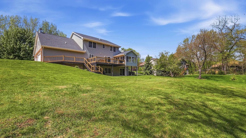 71 Ford, EAST DUBUQUE, Illinois 61025, 5 Bedrooms Bedrooms, ,3 BathroomsBathrooms,House,For Sale,Ford,202602492