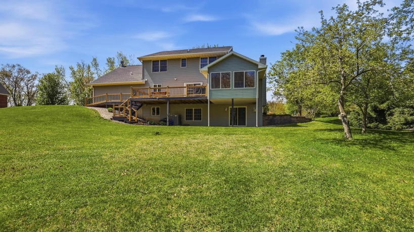 71 Ford, EAST DUBUQUE, Illinois 61025, 5 Bedrooms Bedrooms, ,3 BathroomsBathrooms,House,For Sale,Ford,202602492