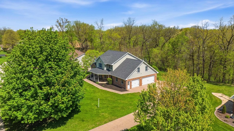 71 Ford, EAST DUBUQUE, Illinois 61025, 5 Bedrooms Bedrooms, ,3 BathroomsBathrooms,House,For Sale,Ford,202602492