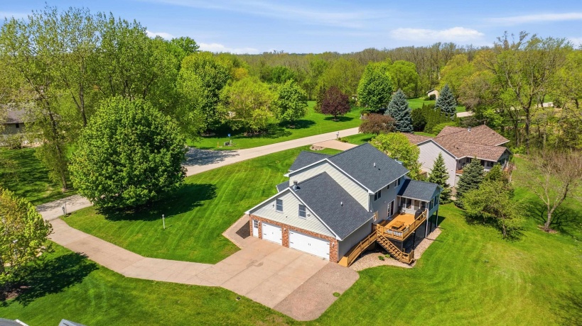 71 Ford, EAST DUBUQUE, Illinois 61025, 5 Bedrooms Bedrooms, ,3 BathroomsBathrooms,House,For Sale,Ford,202602492