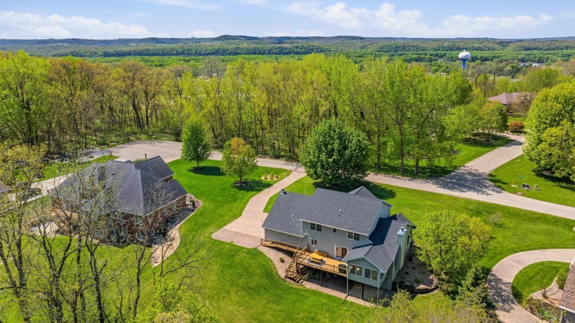 71 Ford, EAST DUBUQUE, Illinois 61025, 5 Bedrooms Bedrooms, ,3 BathroomsBathrooms,House,For Sale,Ford,202602492
