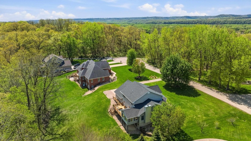 71 Ford, EAST DUBUQUE, Illinois 61025, 5 Bedrooms Bedrooms, ,3 BathroomsBathrooms,House,For Sale,Ford,202602492
