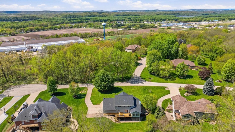 71 Ford, EAST DUBUQUE, Illinois 61025, 5 Bedrooms Bedrooms, ,3 BathroomsBathrooms,House,For Sale,Ford,202602492