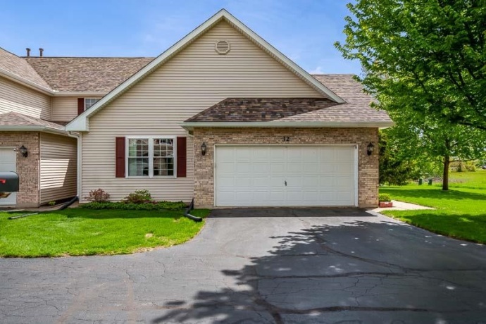 12014 BANEBERRY DR #32, ROSCOE, Illinois 61073, 2 Bedrooms Bedrooms, ,1 BathroomBathrooms,Condominium,For Sale,BANEBERRY DR #32,202602497