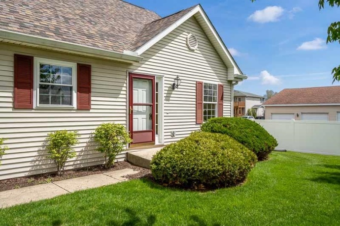 12014 BANEBERRY DR #32, ROSCOE, Illinois 61073, 2 Bedrooms Bedrooms, ,1 BathroomBathrooms,Condominium,For Sale,BANEBERRY DR #32,202602497