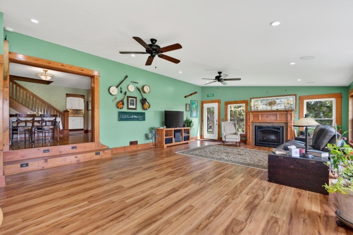 1392 RED BRICK, DIXON, Illinois 61021, 3 Bedrooms Bedrooms, ,2 BathroomsBathrooms,House,For Sale,RED BRICK,202602505