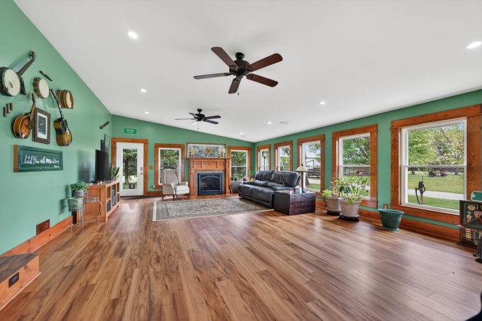 1392 RED BRICK, DIXON, Illinois 61021, 3 Bedrooms Bedrooms, ,2 BathroomsBathrooms,House,For Sale,RED BRICK,202602505