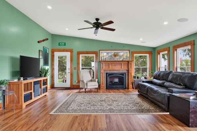 1392 RED BRICK, DIXON, Illinois 61021, 3 Bedrooms Bedrooms, ,2 BathroomsBathrooms,House,For Sale,RED BRICK,202602505