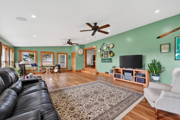 1392 RED BRICK, DIXON, Illinois 61021, 3 Bedrooms Bedrooms, ,2 BathroomsBathrooms,House,For Sale,RED BRICK,202602505