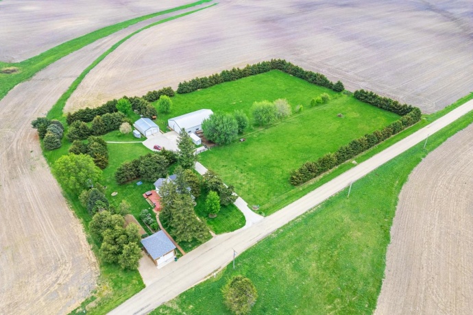 1392 RED BRICK, DIXON, Illinois 61021, 3 Bedrooms Bedrooms, ,2 BathroomsBathrooms,House,For Sale,RED BRICK,202602505