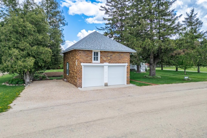 1392 RED BRICK, DIXON, Illinois 61021, 3 Bedrooms Bedrooms, ,2 BathroomsBathrooms,House,For Sale,RED BRICK,202602505