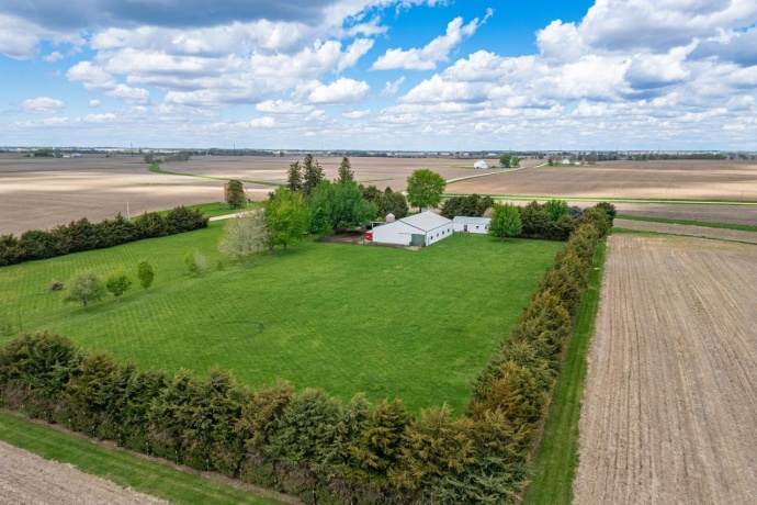 1392 RED BRICK, DIXON, Illinois 61021, 3 Bedrooms Bedrooms, ,2 BathroomsBathrooms,House,For Sale,RED BRICK,202602505