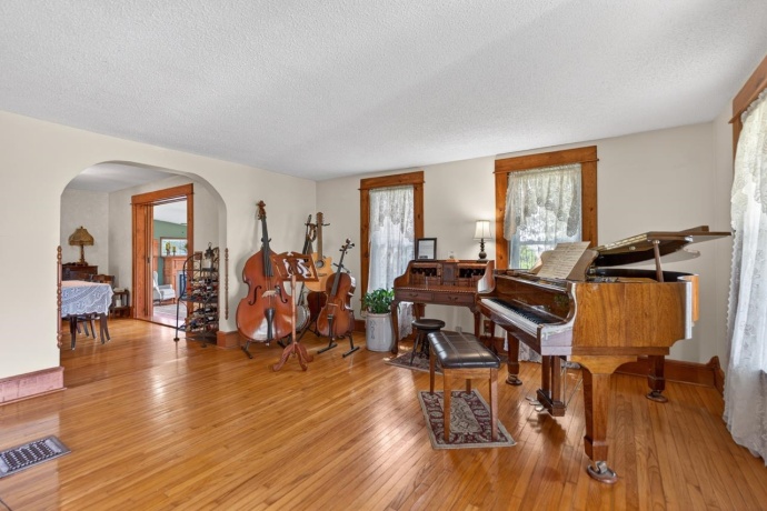 1392 RED BRICK, DIXON, Illinois 61021, 3 Bedrooms Bedrooms, ,2 BathroomsBathrooms,House,For Sale,RED BRICK,202602505