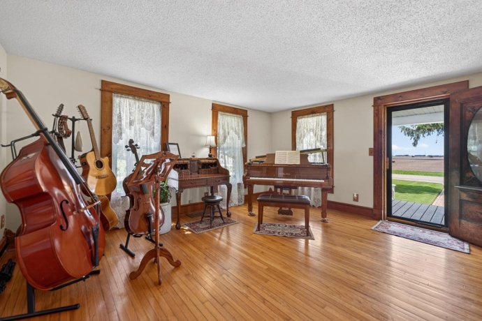 1392 RED BRICK, DIXON, Illinois 61021, 3 Bedrooms Bedrooms, ,2 BathroomsBathrooms,House,For Sale,RED BRICK,202602505