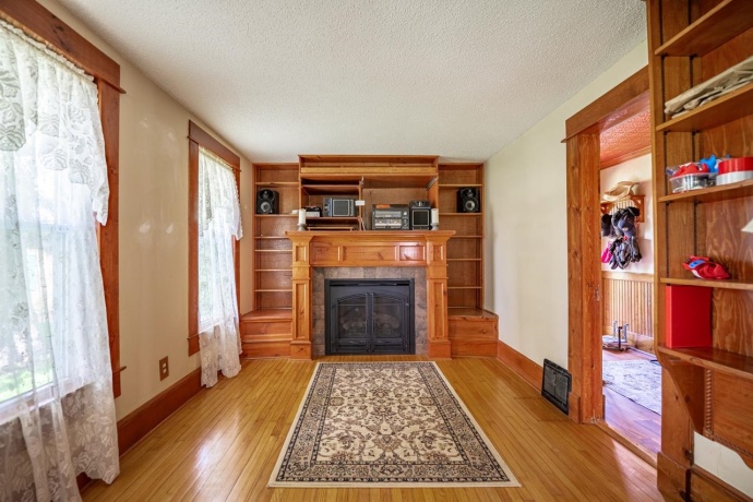 1392 RED BRICK, DIXON, Illinois 61021, 3 Bedrooms Bedrooms, ,2 BathroomsBathrooms,House,For Sale,RED BRICK,202602505