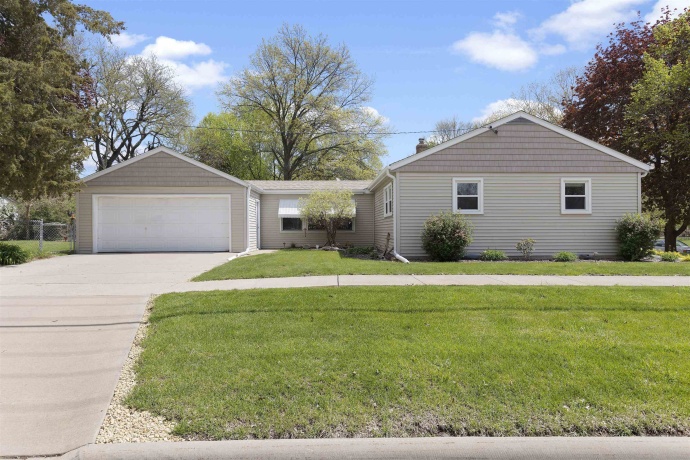 2023 Crestwood, ROCKFORD, Illinois 61103, 3 Bedrooms Bedrooms, ,1 BathroomBathrooms,House,For Sale,Crestwood,202602509